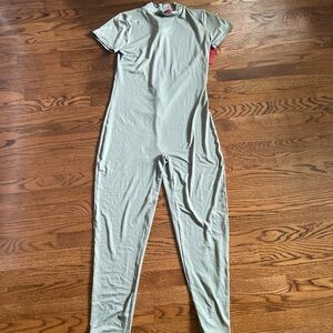 Roma Green Jumpsuit with Short Sleeves and Full-Length Design